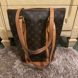 Louis Vuitton bucket GM purse